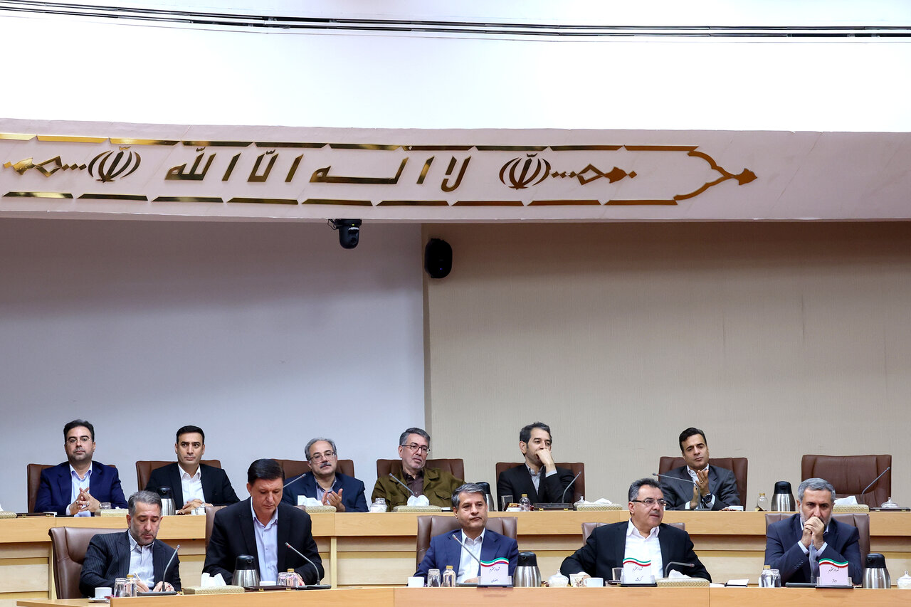 مدیریت شهری همپای اولویت‌های کشور؛ از احداث ۹۸۵ مدرسه تا تحویل ۴۴۰۰ دستگاه ماشین‌آلات