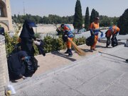 پاکسازی محور گردشگری پل خواجو و خیابان آبشار اول اصفهان از فیلتر سیگار