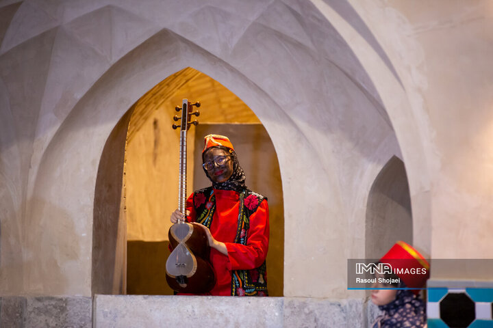 تئاتر «حاجی فیروزها امسال دیرتر می‌رسند»