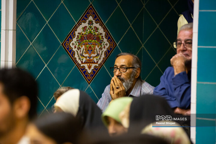 تئاتر «حاجی فیروزها امسال دیرتر می‌رسند»