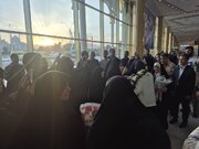 استقبال از نخستین بانوی مدال‌آور وزنه‌برداری آسیا در فرودگاه مشهد