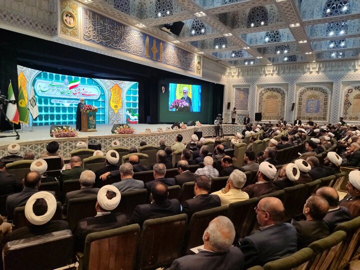 مساجد در بسیاری از شهرها و اوقات غیر نماز بسته است