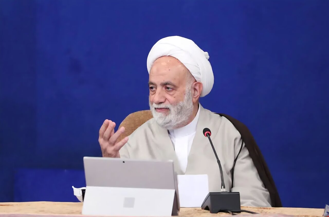 قرائتی: سازماندهی امور اقامه نماز در مدارس به اولیا واگذار شود