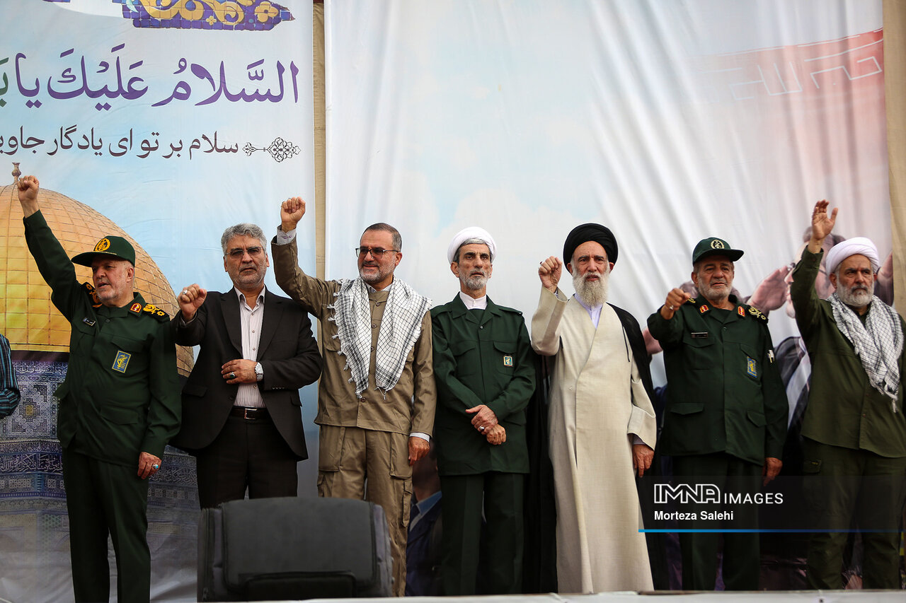 امروز نصفجهان میدان جانفدایان وطن است