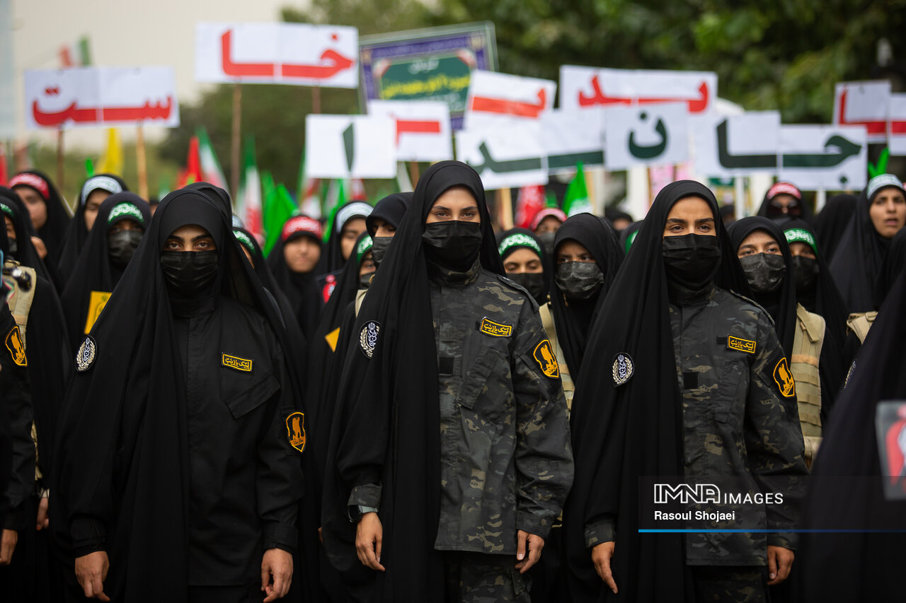 امروز نصفجهان میدان جانفدایان وطن است