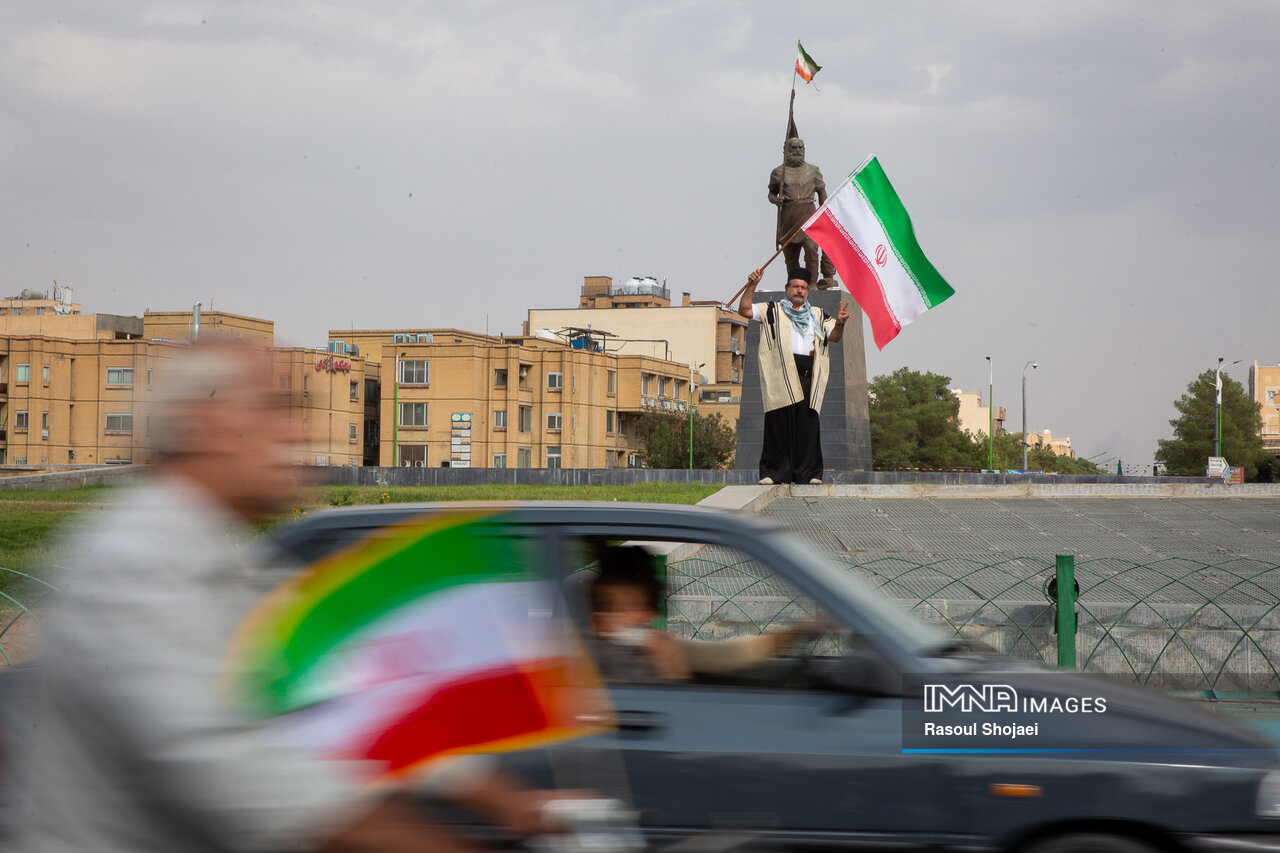 امروز نصفجهان میدان جانفدایان وطن است