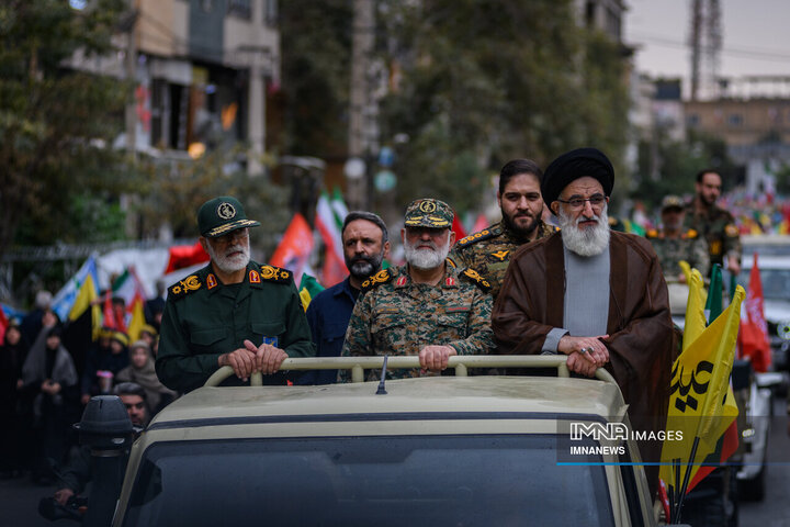 دشمن به دنبال فروپاشی جمهوری اسلامی از درون است