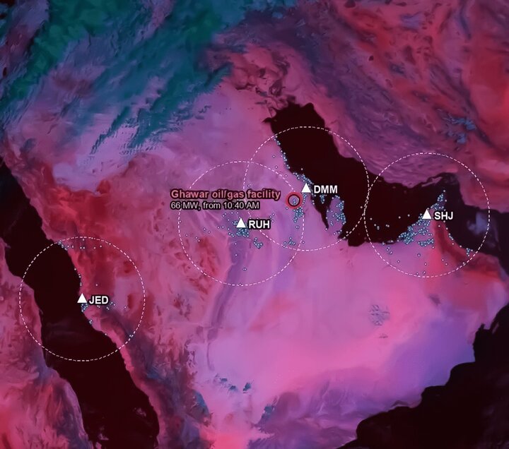 هُرم آتش بر فراز بزرگ‌ترین میدان نفتی خشکی جهان در عربستان