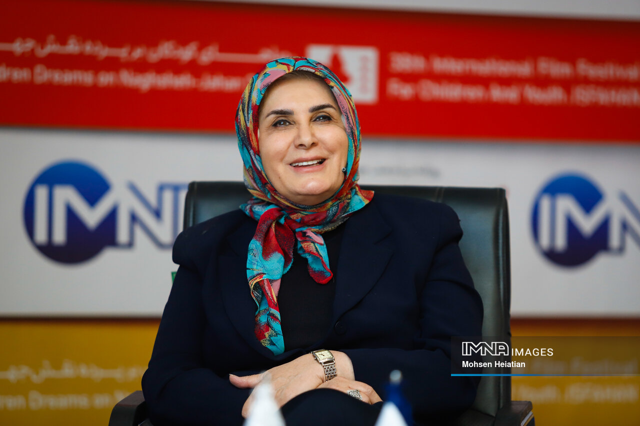 زایندهرود جاری شود، حال ایران خوب میشود