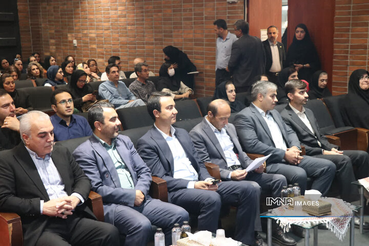 شهر دوستدار کودک از خانه آغاز می‌شود/ حیاط‌ها پارکینگ و بازی کودکان فراموش شد