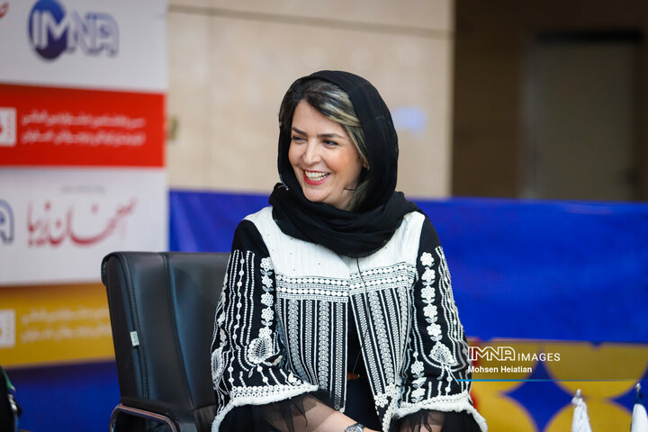 حدیث نیکرو، هنرمند