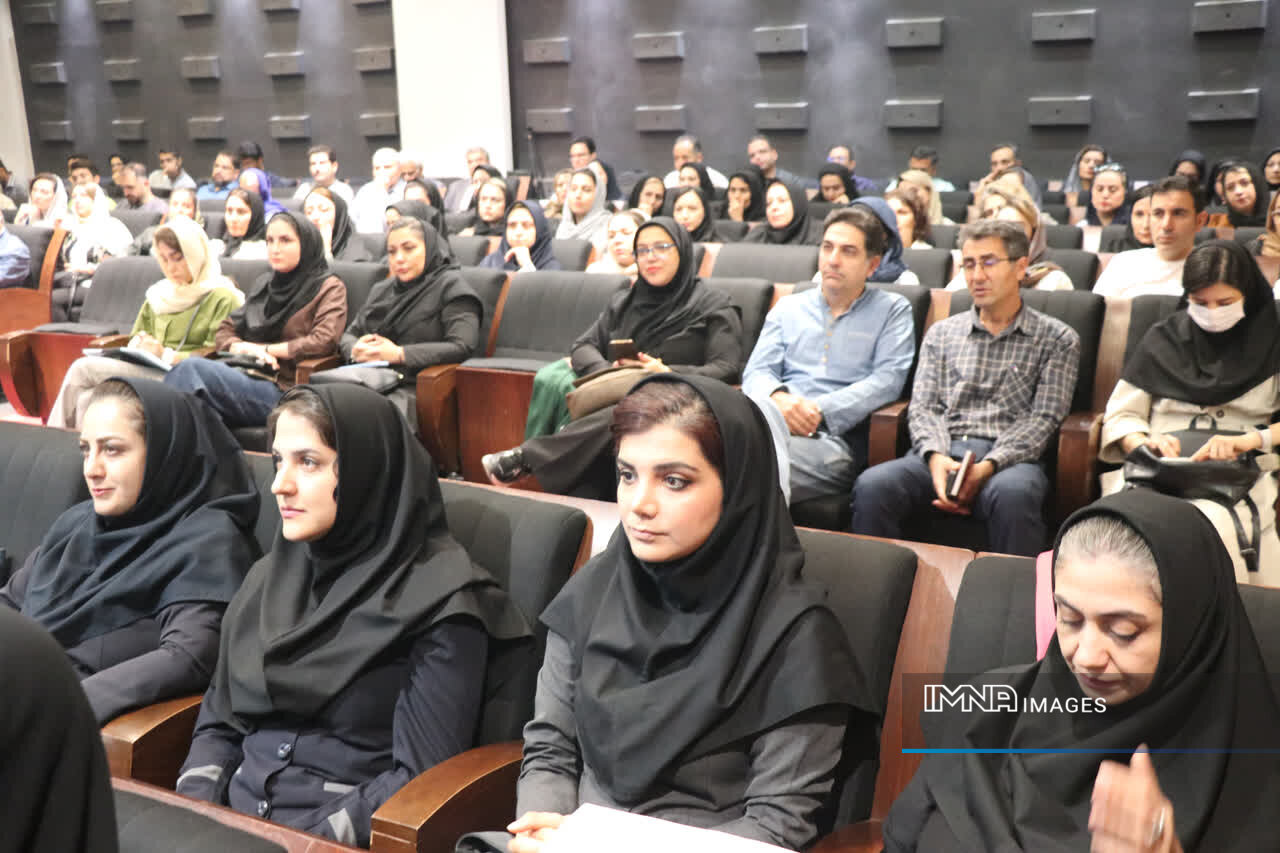 شهر دوستدار کودک از خانه آغاز می‌شود، نه از پارک/ حیاط‌ها پارکینگ و بازی کودکان فراموش شد