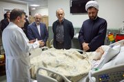 عیادت پزشکیان از حضرت آیت‌الله العظمی نوری همدانی
