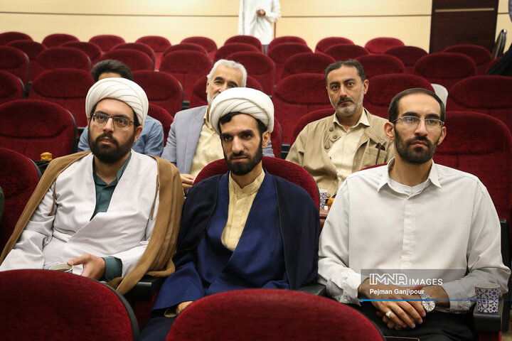 نشست آشنایی با اندیشه‌های تربیتی رهبر شهید انقلاب