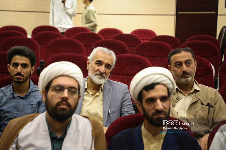 نشست آشنایی با اندیشه‌های تربیتی رهبر شهید انقلاب