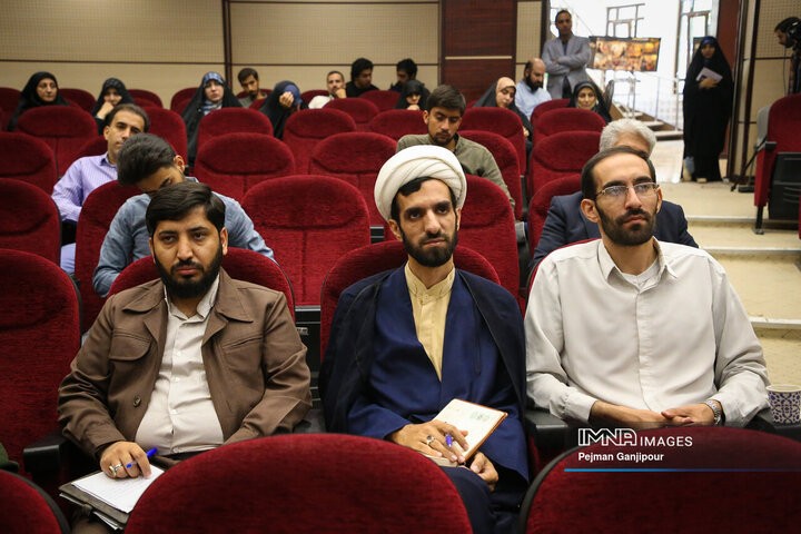 نشست آشنایی با اندیشه‌های تربیتی رهبر شهید انقلاب
