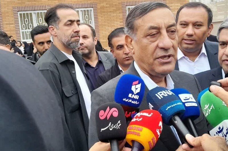 اولویت دولت، تربیت دانش‌آموزان توانمند و توسعه مدارس هوشمند است