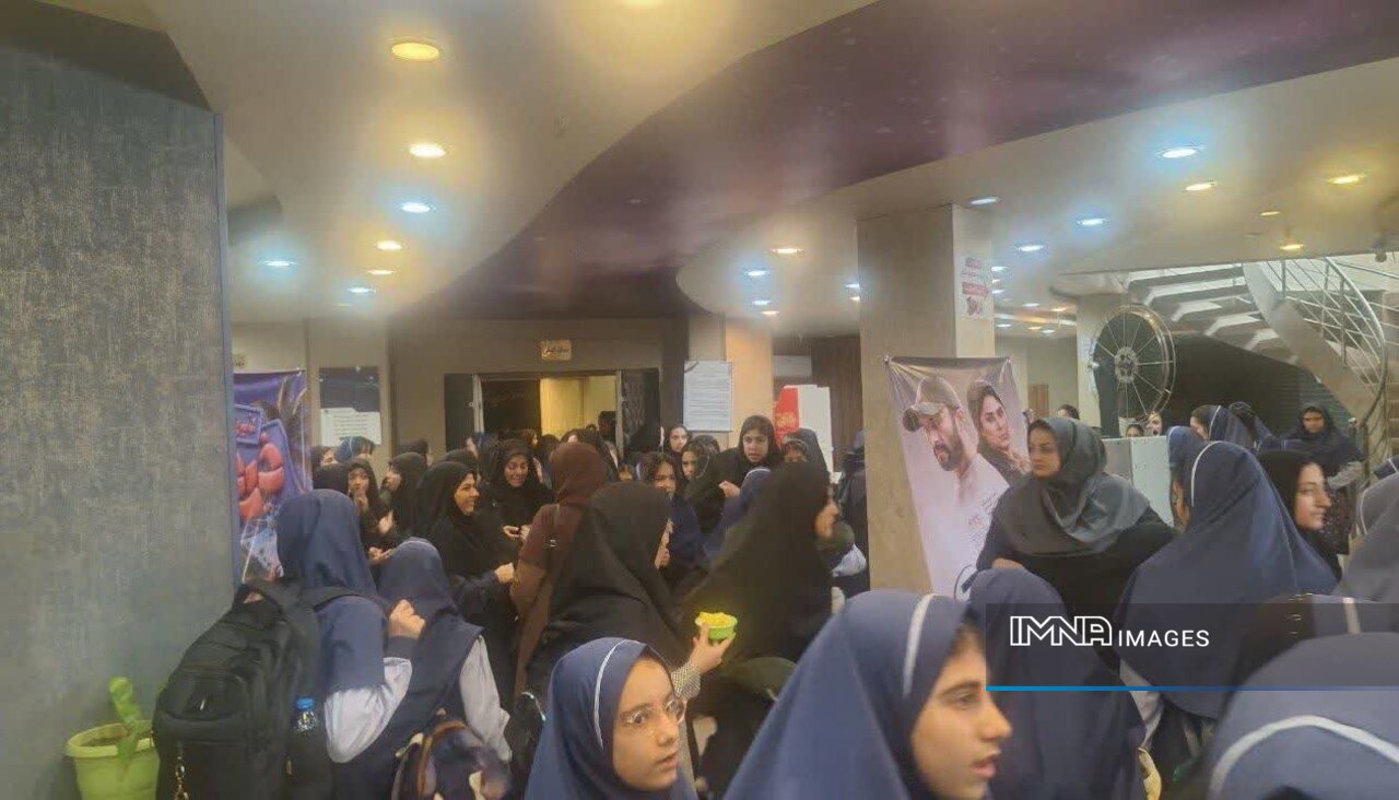 ۴۵ اجرا در قالب ۳۲ عنوان برنامه در ۷ محله منطقه ۱۱ اصفهان / استقبال گسترده کودکان و نوجوان