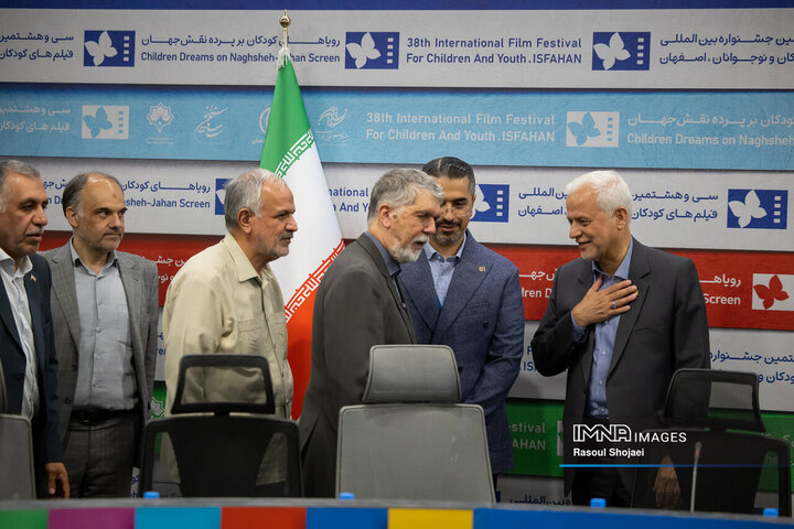 آیین امضای تفاهم‌نامه دبیرخانه دائمی جشنواره بین‌المللی فیلم‌های کودکان و نوجوانان