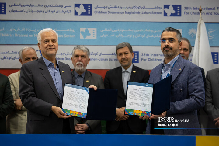 آیین امضای تفاهم‌نامه دبیرخانه دائمی جشنواره بین‌المللی فیلم‌های کودکان و نوجوانان