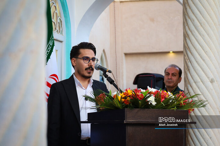 رونمائی از تمبر یادبود بزرگداشت تخت‌فولاد