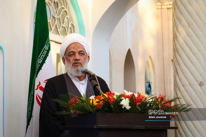 رونمائی از تمبر یادبود بزرگداشت تخت‌فولاد