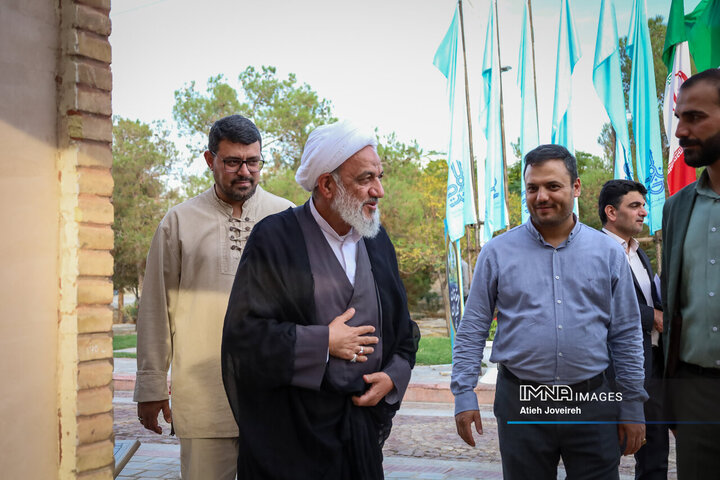 رونمائی از تمبر یادبود بزرگداشت تخت‌فولاد