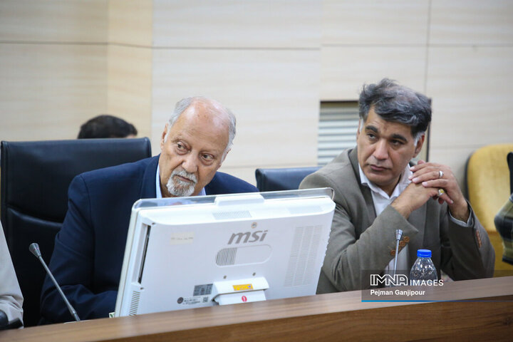 نشست خبری مدیرکل پست استان اصفهان
