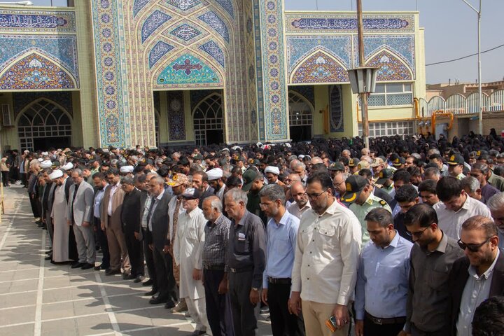 وداع مردم با بانوی شهیده نصرت افتخاری در زاهدان 