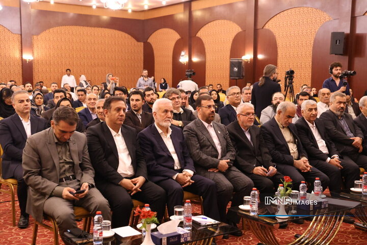 عبور گردشگری فارس از دوگانه شیراز و تخت‌جمشید/توسعه متوازن سفر نیازمند تفویض اختیار به است