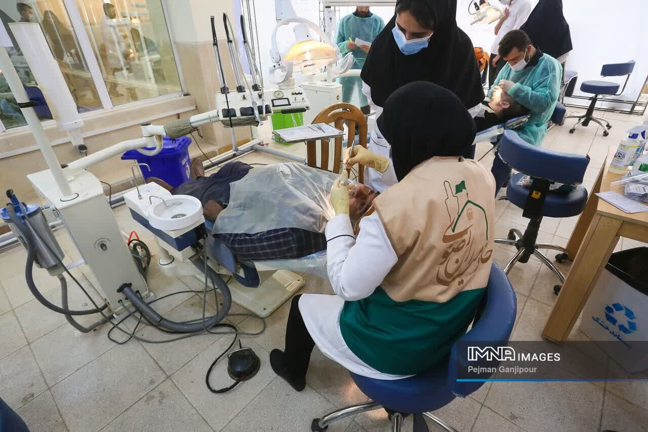 اجرای ۴ مرحله خدمات دندانپزشکی با مشارکت کانون رضوی شهدای خدمت