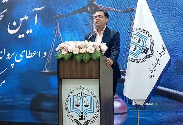 سوگند وکالت عهد با عدالت و قانون است
