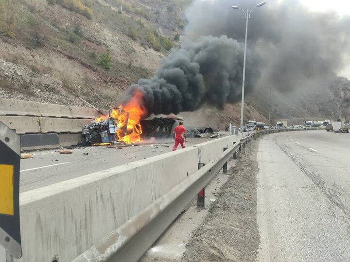 ۲ فوتی در انحراف و آتش سوزی تریلی در محور سوادکوه