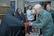 حضور وزیر پیشنهادی دفاع در منزل شهید نصیرزاده