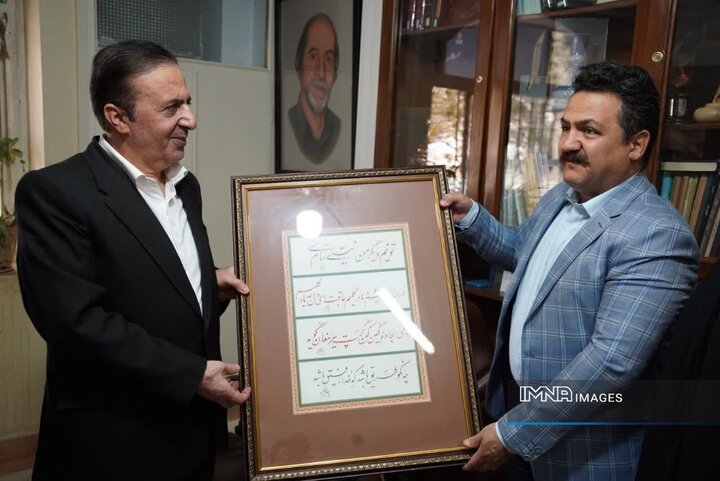 خوشنویسی قزوین در چهره این شهر نمود پیدا کند
