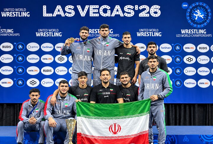 تیم کشتی آزاد امید ایران بر سکوی قهرمانی جهان ایستاد