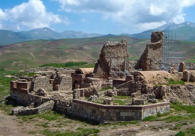 تماشای شکوه ایران باستان در تخت سلیمان