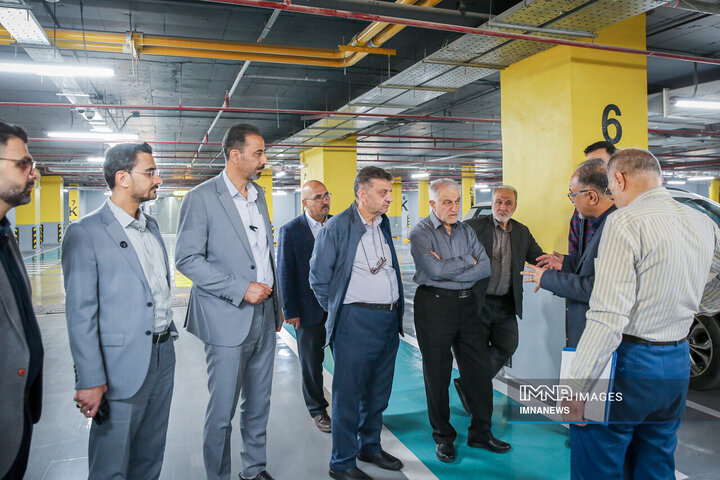 بازدید اعضای کمیسیون هوشمندسازی و حمل‌و‌نقل شورای شهر از پارکینگ‌های شهر اصفهان