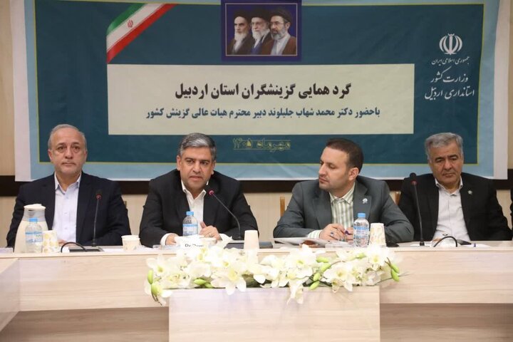 قانون مبنای تصمیم‌گیری در گزینش افراد است