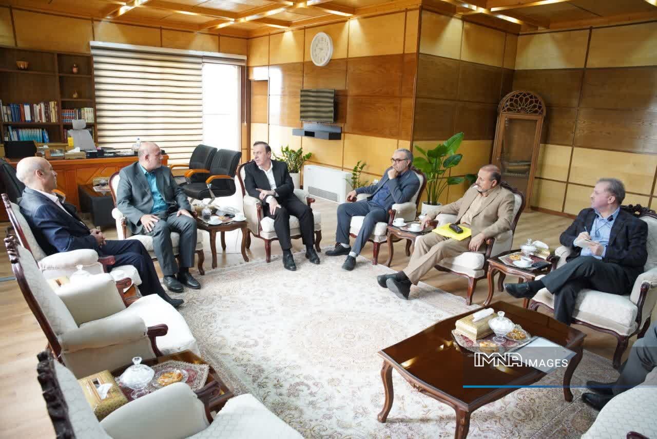 در نشستهای وفاق ملی مسائل اساسی استان قزوین را شناسایی کردیم