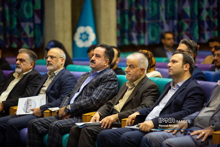 نشست فرصت‌های سرمایه‌گذاری شهرداری اصفهان