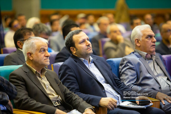 نشست فرصت‌های سرمایه‌گذاری شهرداری اصفهان