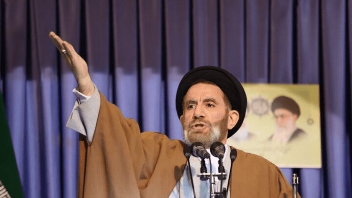 امام‌جمعه خرم‌آباد خواستار تعیین ضرب‌الاجل برای ساماندهی معابر شهر شد