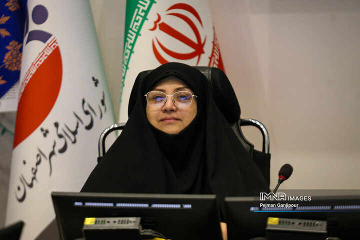 فرزانه کلاهدوزان، رئیس کمیسیون خانواده شورای شهر اصفهان
