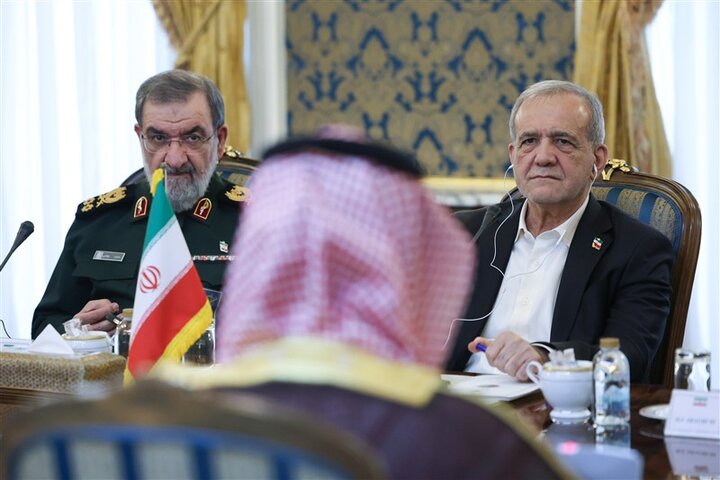 پزشکیان: از حقوق‌مان دفاع می‌کنیم