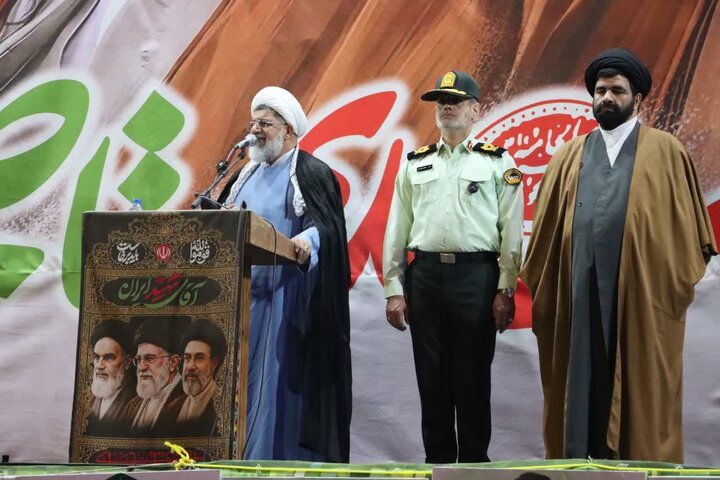 ملت ایران تا پای جان در برابر دشمنان ایستاده است