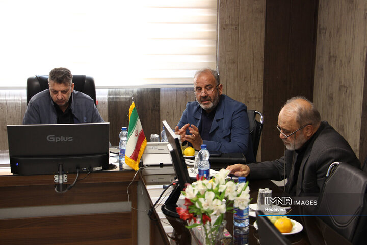 بازدید اعضای کمیسیون حمل و نقل و هوشمندسازی شورا از سازمان مدیریت حمل‌و‌نقل بار شهرداری