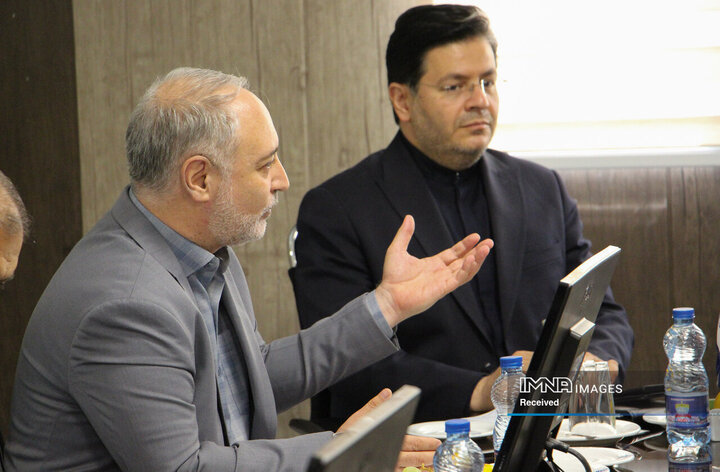 بازدید اعضای کمیسیون حمل و نقل و هوشمندسازی شورا از سازمان مدیریت حمل‌و‌نقل بار شهرداری
