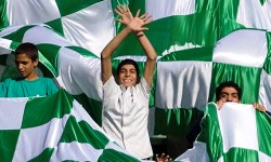 آشتی هواداران دهه های 50، 60 و 70 ذوب آهن با تیمشان