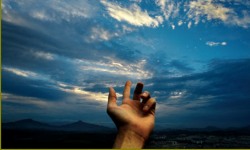 به هنگام سختی ها و شادی ها خداوند را از یاد نبریم